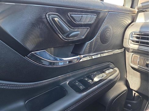 New 2026 Lincoln Corsair Premiere image 17