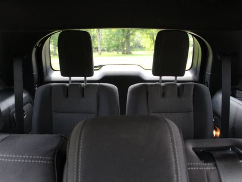 Used 2017 Ford Explorer XLT w/ Equipment Group 201A FWD image 15