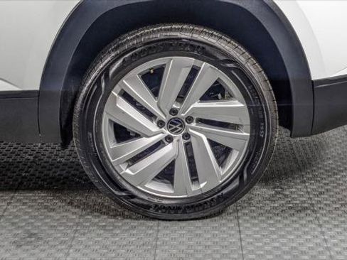 Used 2021 Volkswagen Atlas Cross Sport SE image 33