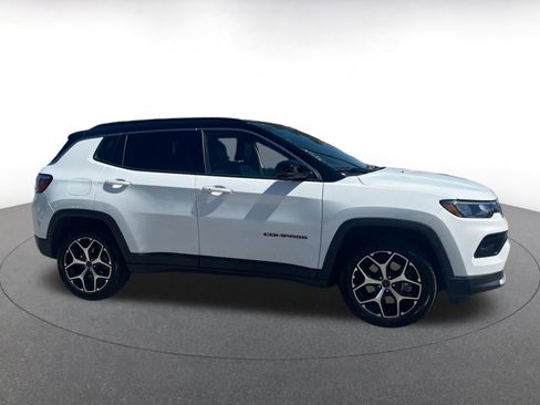 Used 2025 Jeep Compass Limited image 15