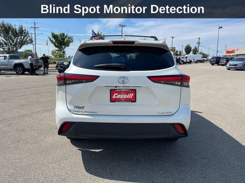 Used 2021 Toyota Highlander XLE AWD/4WD image 5