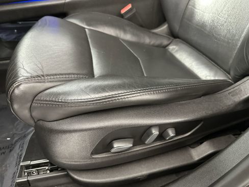 Used 2018 Cadillac XT5 Luxury w/ Driver Awareness Package image 12