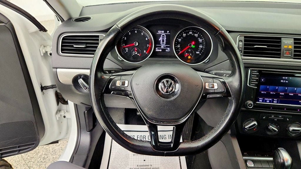 Used 2018 Volkswagen Jetta SE FWD image 14