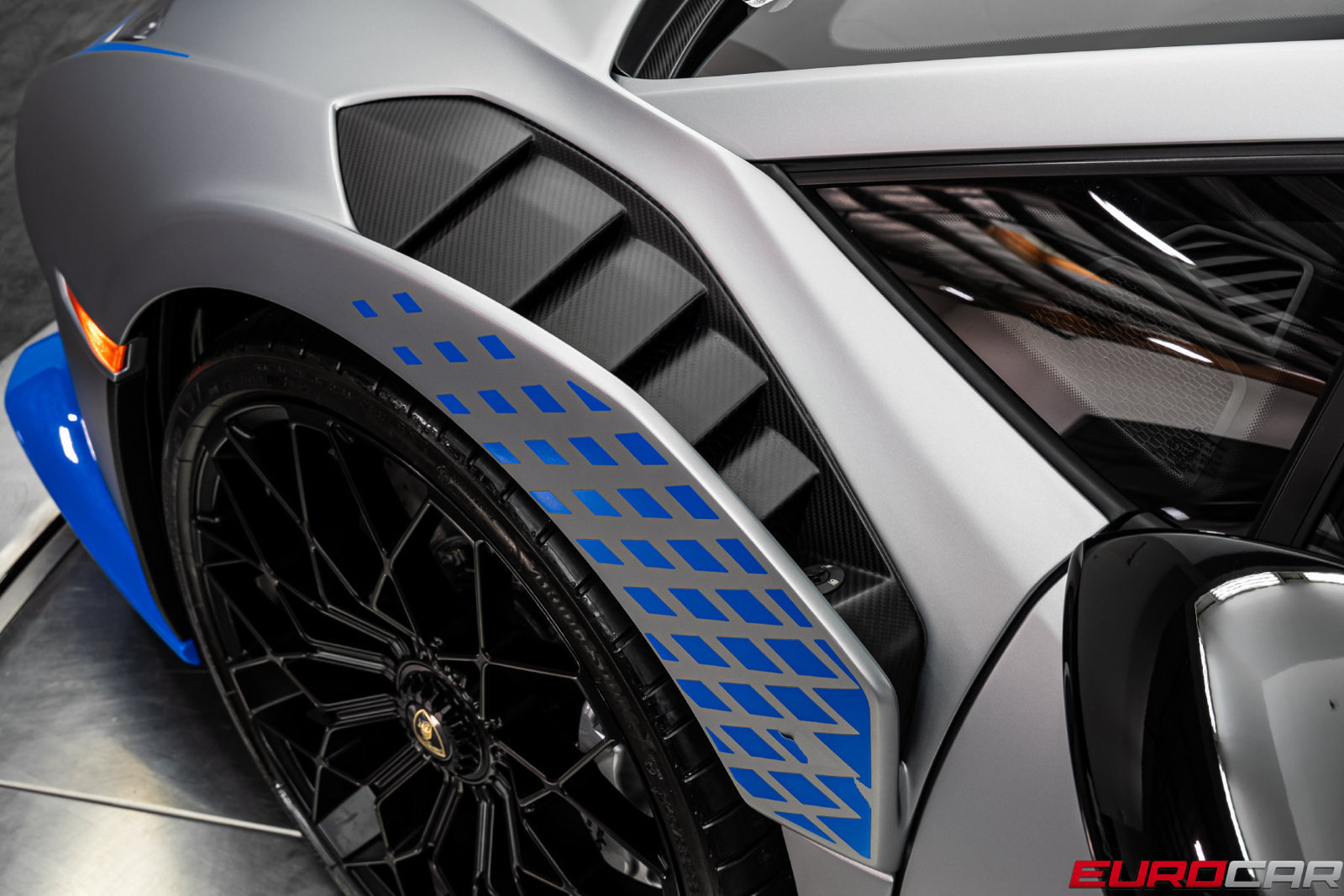 Used 2022 Lamborghini Huracan STO RWD image 17