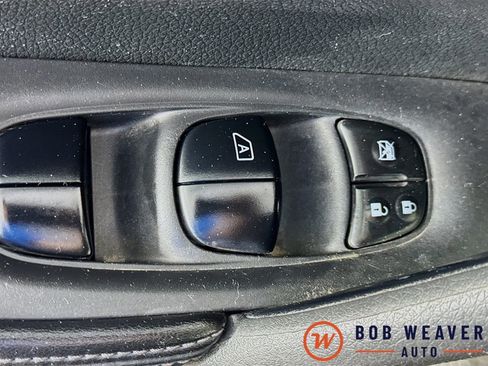 Used 2018 Nissan Rogue SV AWD/4WD image 23