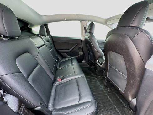 Used 2020 Tesla Model Y Long Range image 19