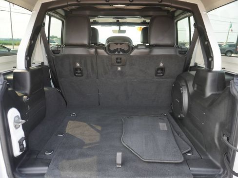 Used 2018 Jeep Wrangler Unlimited Sahara AWD/4WD image 27