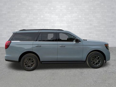 New 2025 Ford Expedition Active image 3