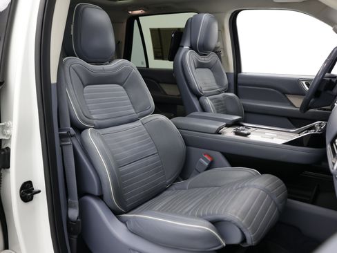 Used 2021 Lincoln Navigator Black Label w/ Cargo Convenience Package AWD/4WD image 49