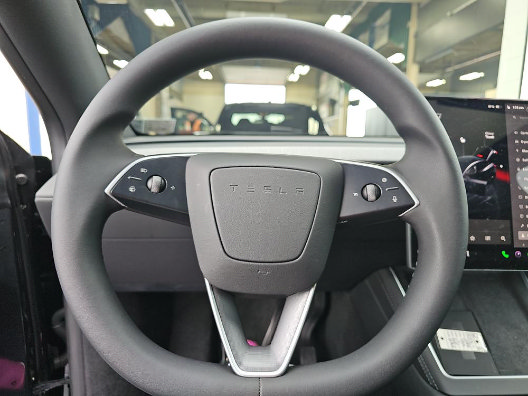 Used 2026 Tesla Model Y AWD image 7