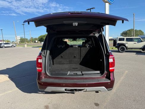 Used 2020 Ford Expedition XLT w/ Equipment Group 202A AWD/4WD image 28