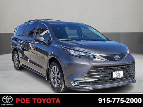 Certified 2021 Toyota Sienna XLE image 1