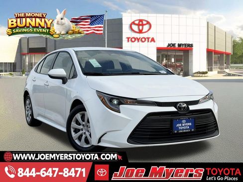 Used 2024 Toyota Corolla LE image 1