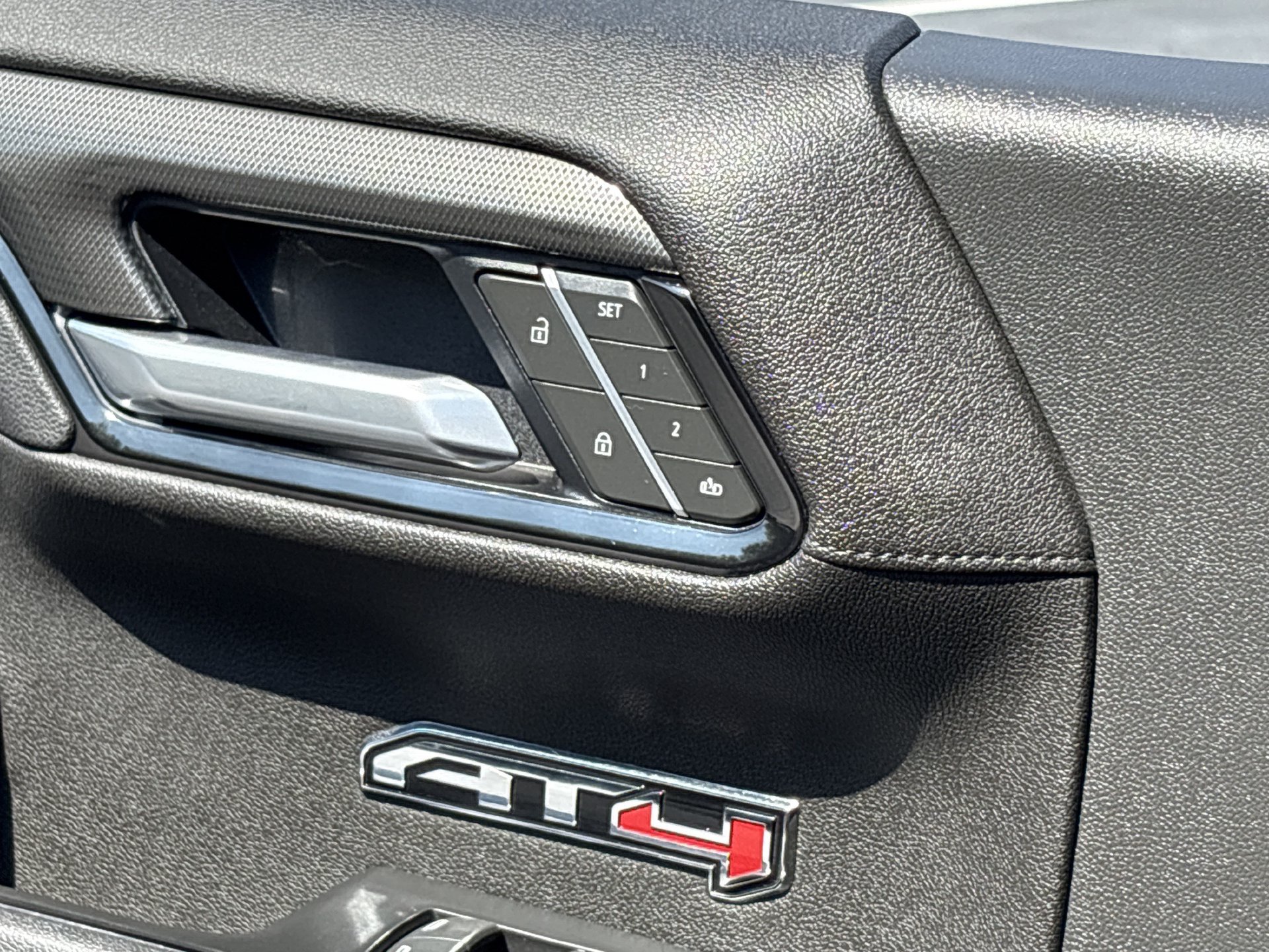 Used 2025 GMC Sierra 1500 AT4 w/ AT4 Premium Package AWD/4WD image 13