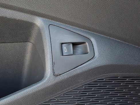 Used 2025 Volkswagen Jetta SE w/ Sunroof Package FWD image 27