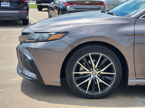 Used 2021 Toyota Camry SE FWD image 9