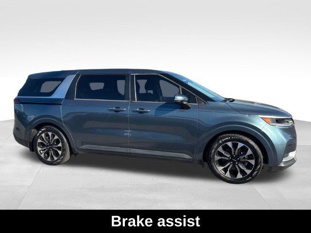 Used 2024 Kia Carnival EX FWD image 9