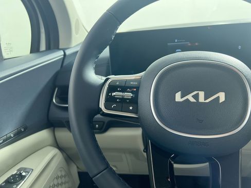 New 2026 Kia Carnival EX image 18