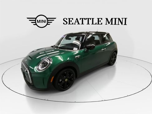 Certified 2024 MINI Cooper SE image 5