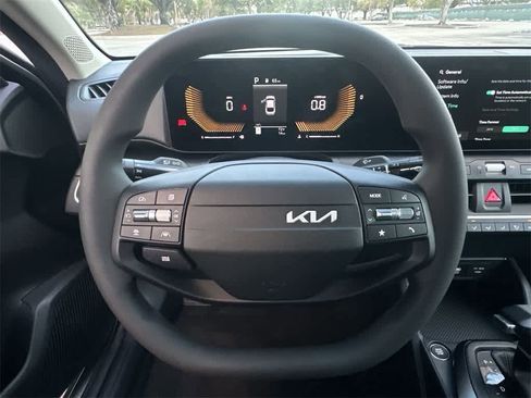 New 2026 Kia K4 LXS image 15