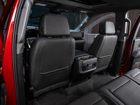 Used 2024 GMC Sierra 1500 SLT w/ SLT Premium Plus Package AWD/4WD image 33