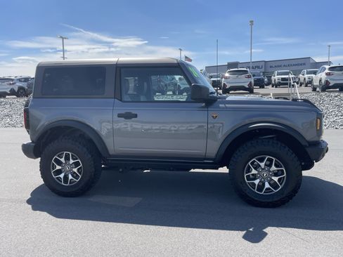 Used 2024 Ford Bronco Badlands AWD/4WD image 2