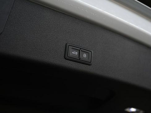 Used 2024 Audi Q8 e-tron Premium image 41