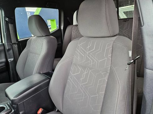 Used 2017 Toyota Tacoma TRD Off-Road w/ Tow Package RWD image 17