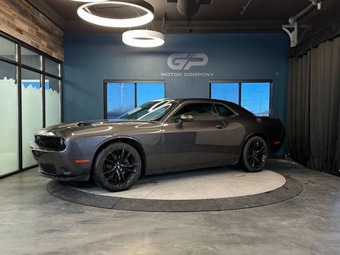 Used 2018 Dodge Challenger SXT w/ Blacktop Package RWD image 7