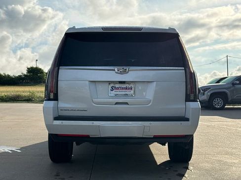 Used 2018 Cadillac Escalade ESV Platinum AWD/4WD image 7