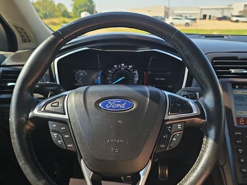 Used 2017 Ford Fusion Titanium FWD image 18