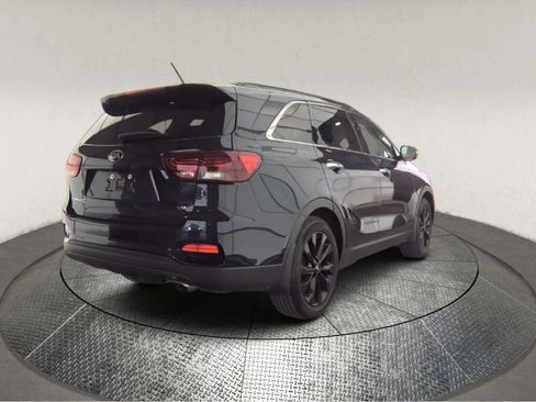 Used 2020 Kia Sorento S FWD image 2
