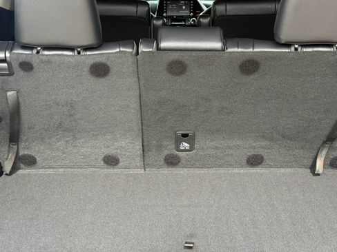 Used 2022 Toyota Highlander XLE AWD/4WD image 23