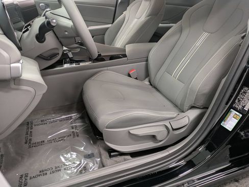 Certified 2023 Hyundai Elantra SEL w/ Convenience Package FWD image 9
