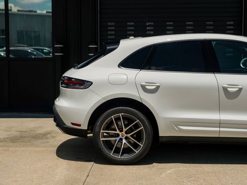 Certified 2025 Porsche Macan image 14