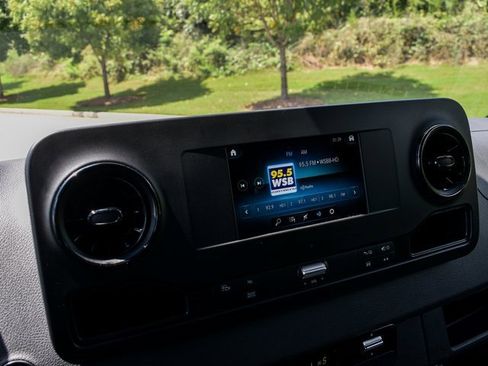 Used 2024 Mercedes-Benz Sprinter 2500 image 20