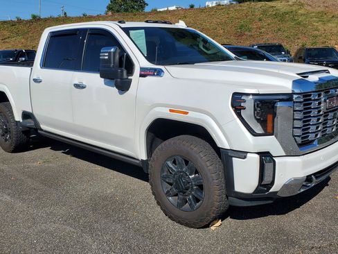 Used 2024 GMC Sierra 2500 Denali w/ Denali Reserve Package AWD/4WD image 2