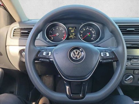 Used 2015 Volkswagen Jetta SE image 18