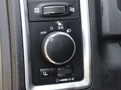 Used 2018 RAM 2500 SLT AWD/4WD image 19