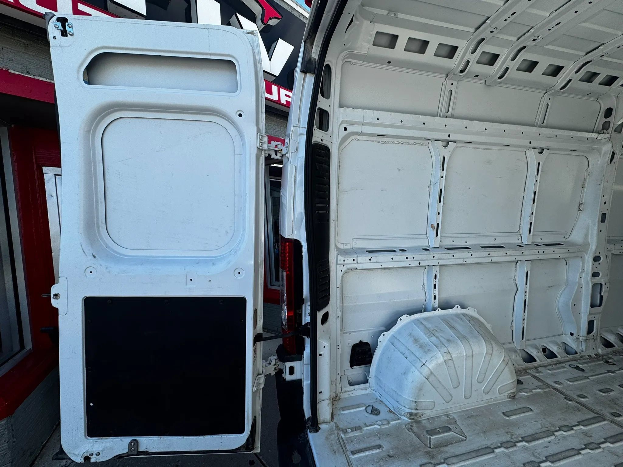Used 2025 RAM ProMaster 2500 w/ Convenience Group FWD image 15