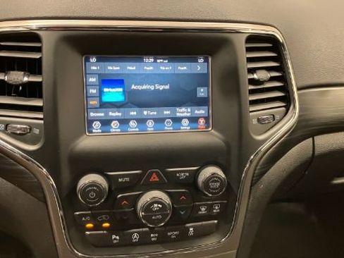 Used 2021 Jeep Grand Cherokee Laredo AWD/4WD image 21