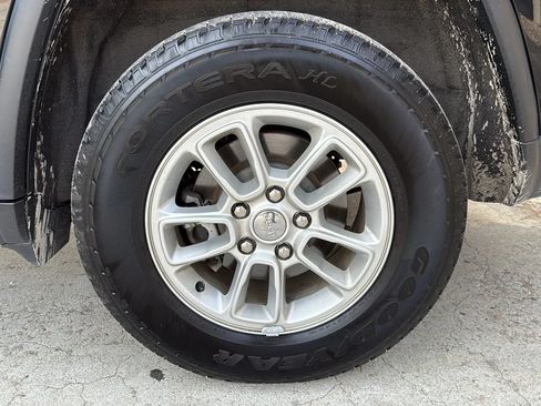 Used 2018 Jeep Grand Cherokee Laredo AWD/4WD image 45