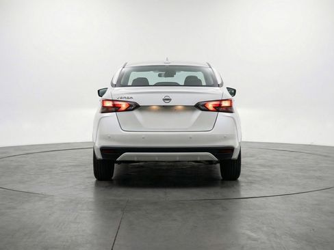 Used 2025 Nissan Versa SV image 7