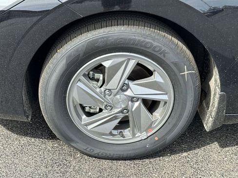 New 2026 Hyundai Elantra SE FWD image 17
