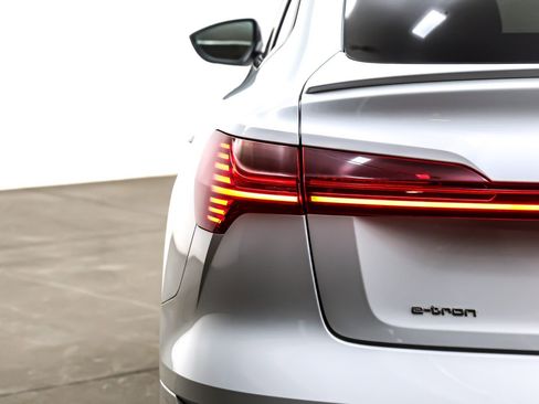 Used 2022 Audi e-tron Premium w/ Convenience Plus Package image 16