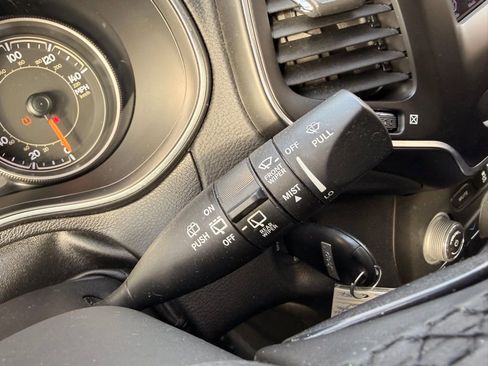 Used 2020 Jeep Cherokee Latitude w/ Cold Weather Group image 13