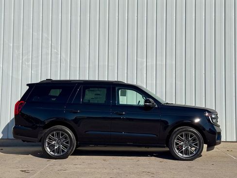 New 2025 Ford Expedition Platinum w/ Stealth Performance Package image 6