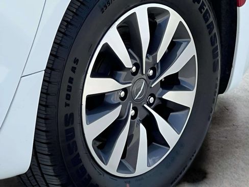 Used 2022 Chrysler Pacifica Touring-L FWD image 41