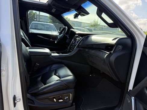 Used 2017 Cadillac Escalade Platinum AWD/4WD image 10