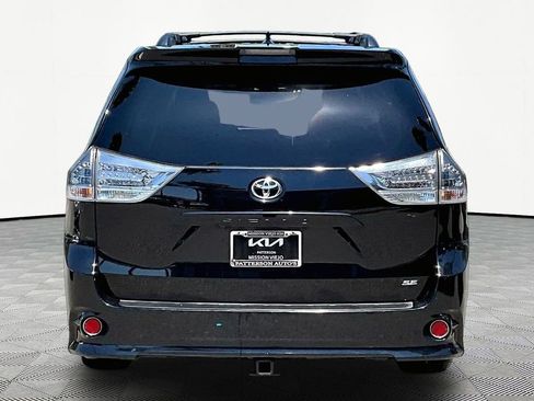 Used 2019 Toyota Sienna SE FWD image 4